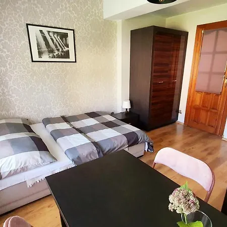 Ginger Doors - Pokoje Goscinne منزل للإقامة